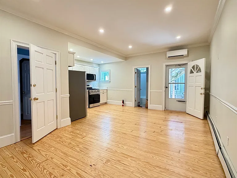 137 M St #1 — Photo 2