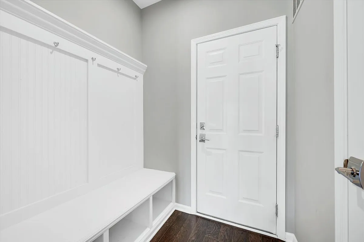 3 bed, 2058 sqft, $3,050 — Photo 3