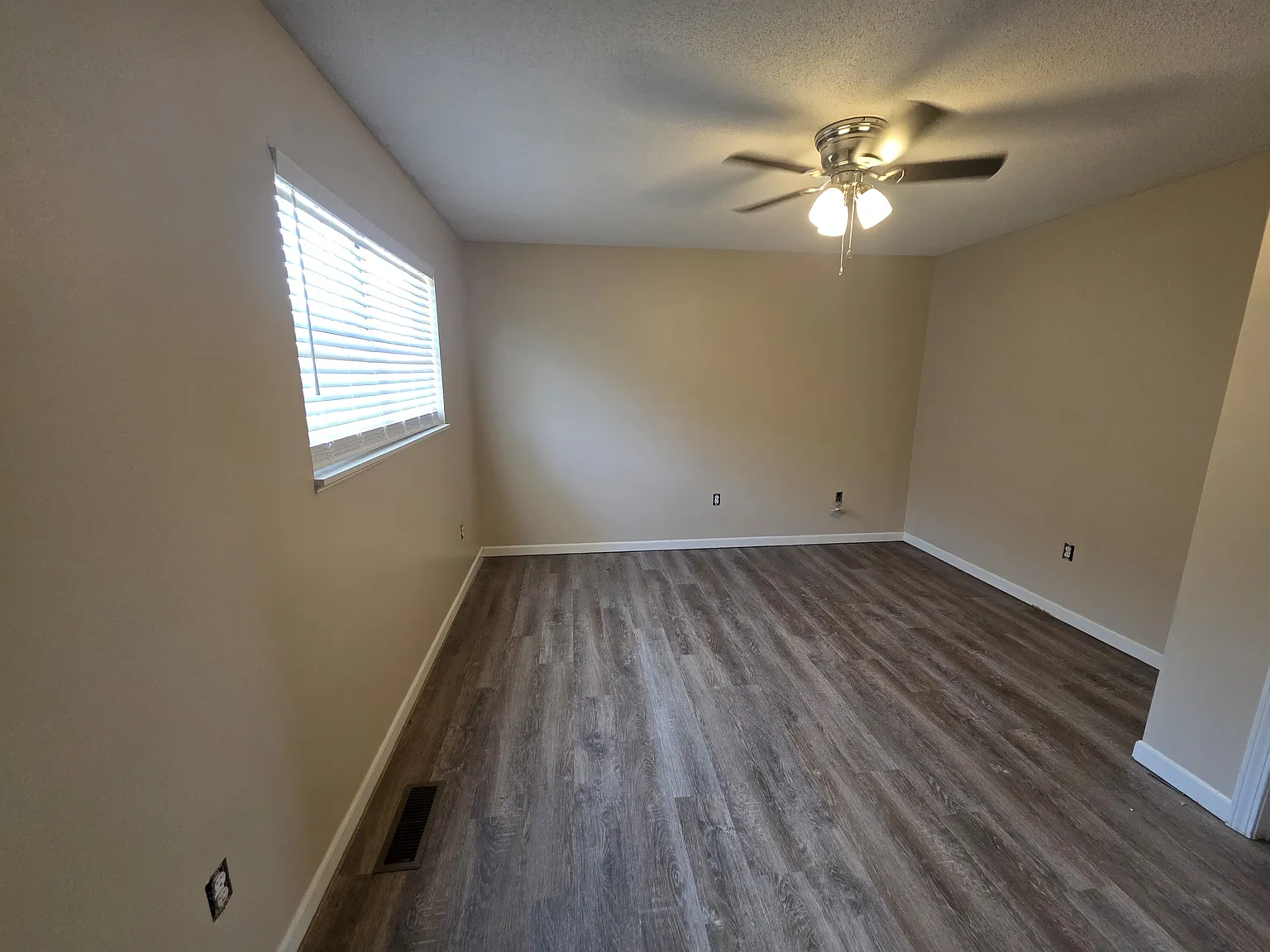 2 bed, 1.5 bath, 1020 sqft, $1,395 — Photo 2