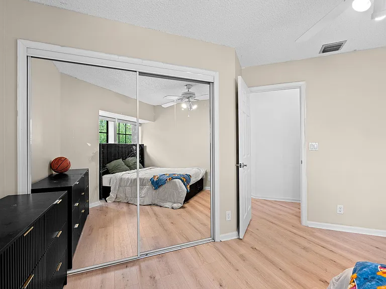 111 Weybridge Cir — Photo 30