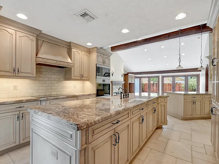 7415 Woodland Creek Ln — Photo 11