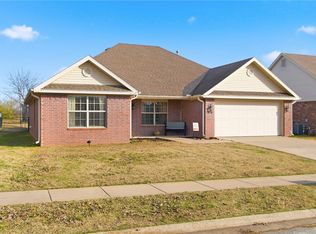 2851 Chip Shot Dr, Farmington, AR 72730