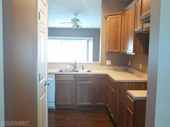 2nd image of 649 Braeside Dr SE