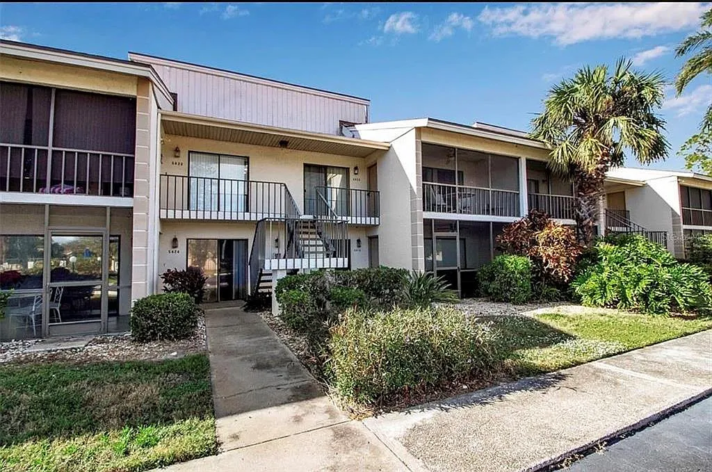 2 bed, 2.0 bath, 1095 sqft, $1,500 — Photo 2