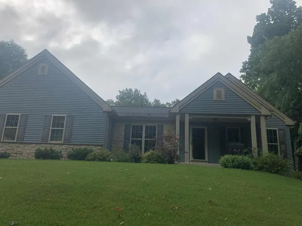 5250 Fawn TRAIL, Hartford, WI 53027