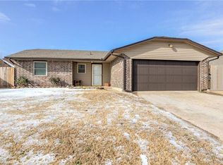 809 S Patterson Dr, Moore, OK 73160