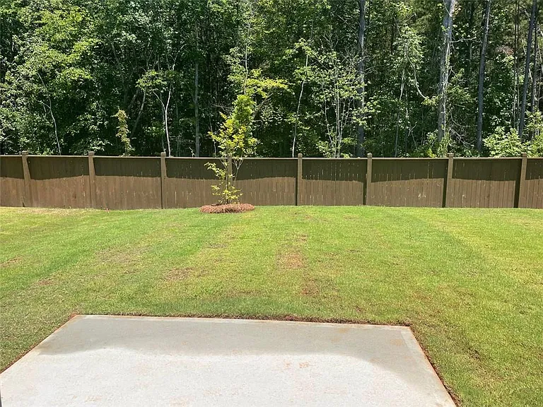 667 Summerwood Ln — Photo 2