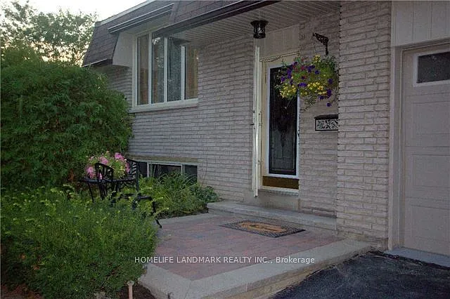 102 Beaverbrook Ct — Photo 4