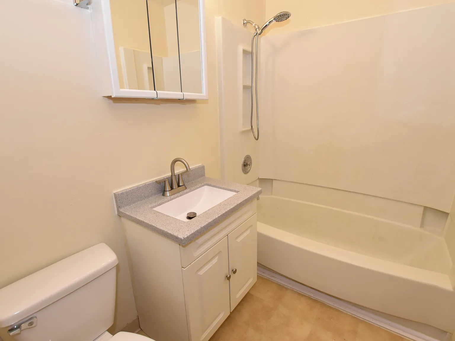 3 bed, 1.5 bath, 1100 sqft, $1,750 — Photo 2
