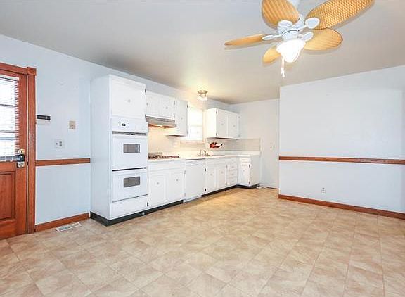 3rd image of 2811 Sorrell Dr