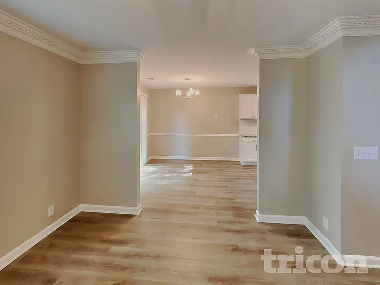 107 Charleston Ct — Photo 2