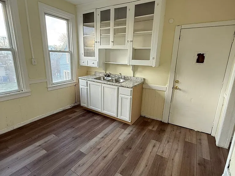 3404 Walton Ave — Photo 10