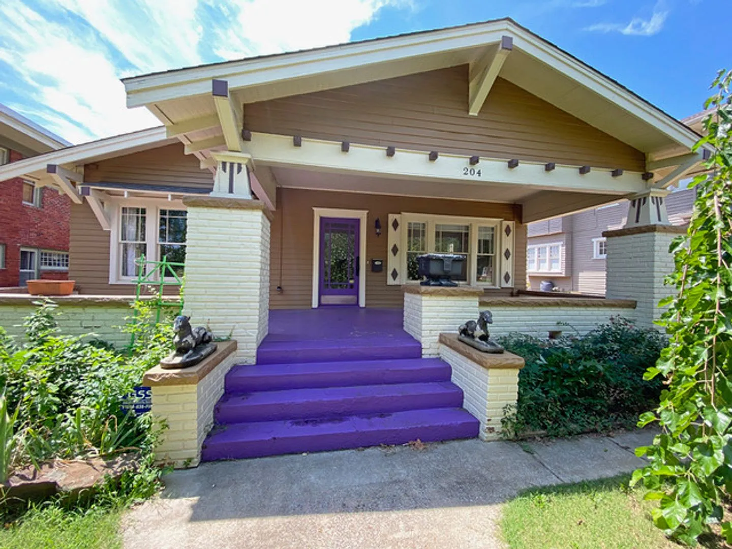 Charming 3 Bedroom Bungalow Style Home Located In Historic Mesta Park! — Photo 1