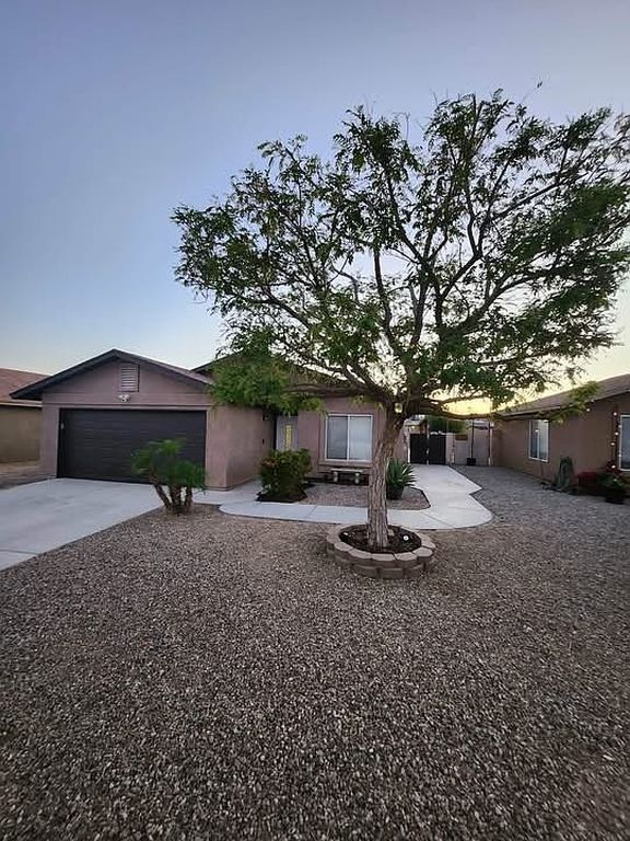 4046 S Cedar Ave - Property Image