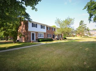559 Fox Hills Dr N, Bloomfield Hills, MI 48304
