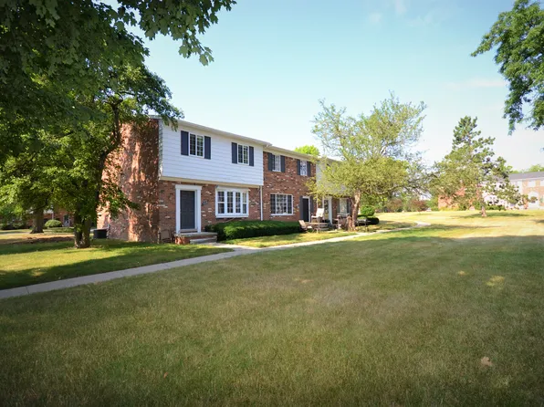 559 Fox Hills Dr N, Bloomfield Hills, MI 48304
