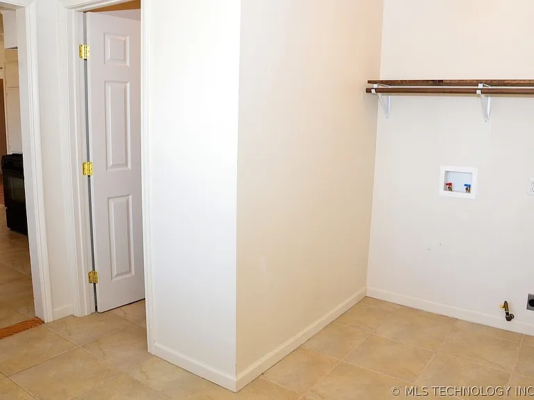 726 S Apple St — Photo 11