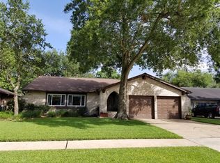 850 Seacliff Dr, Houston, TX 77062