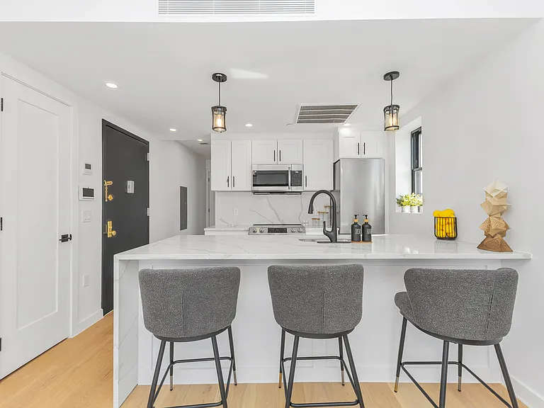 21-10 31st Ave #6R — Photo 8