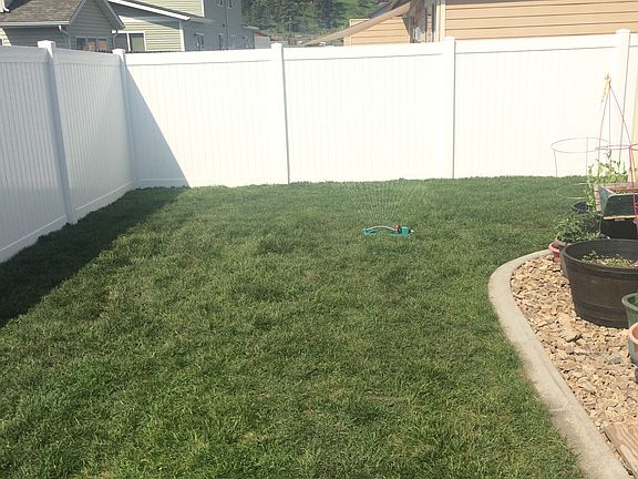 Yard (wraps around side)