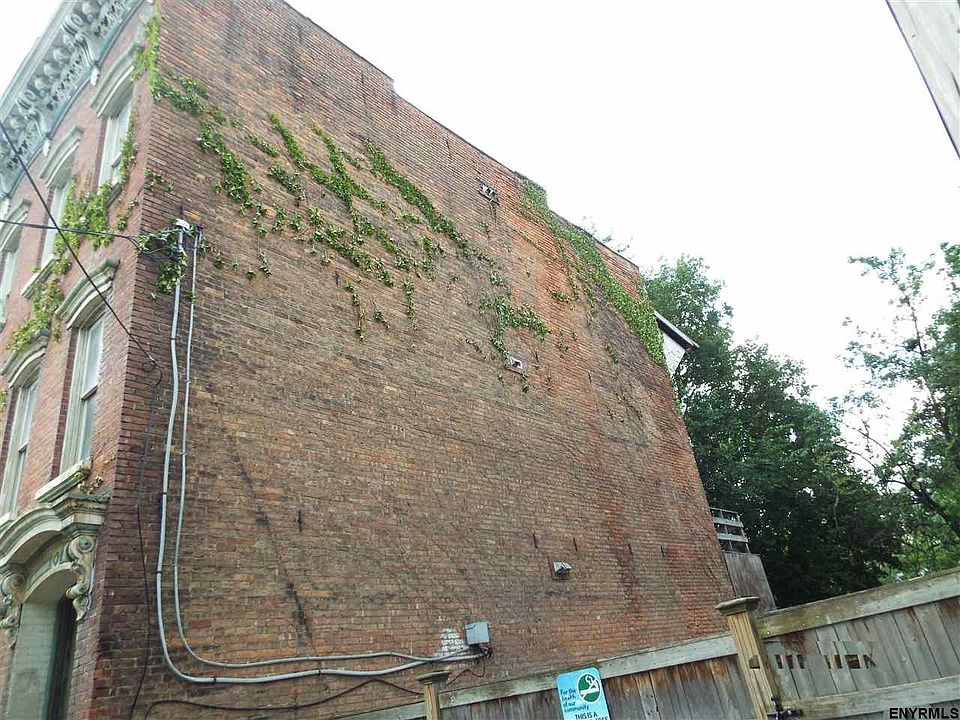2nd image of 300 Clinton Ave