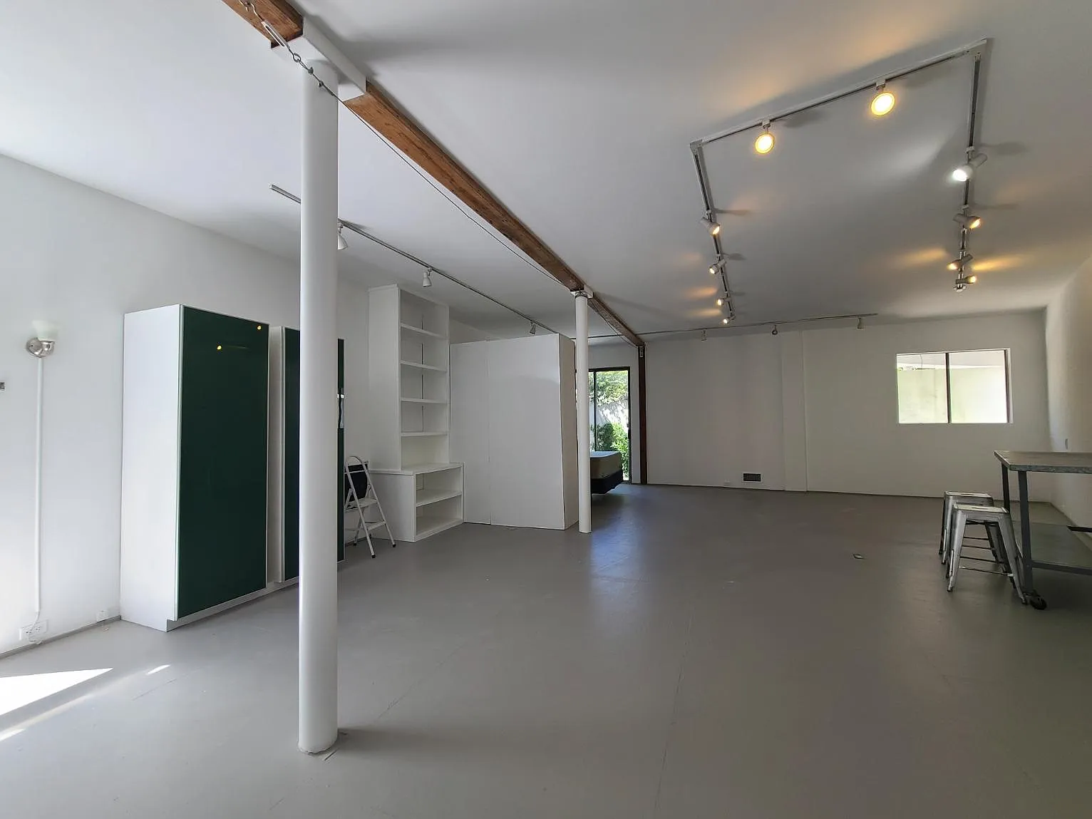 Studio, 800 sqft, $3,300 — Photo 3