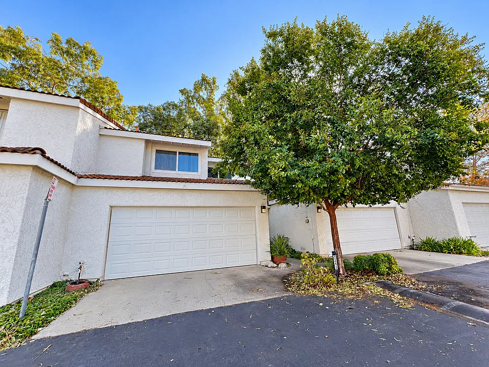 2245 Smoke Tree Ln