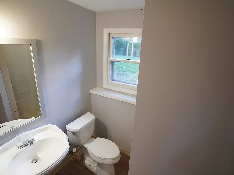 1501 N Freund Ave — Photo 22