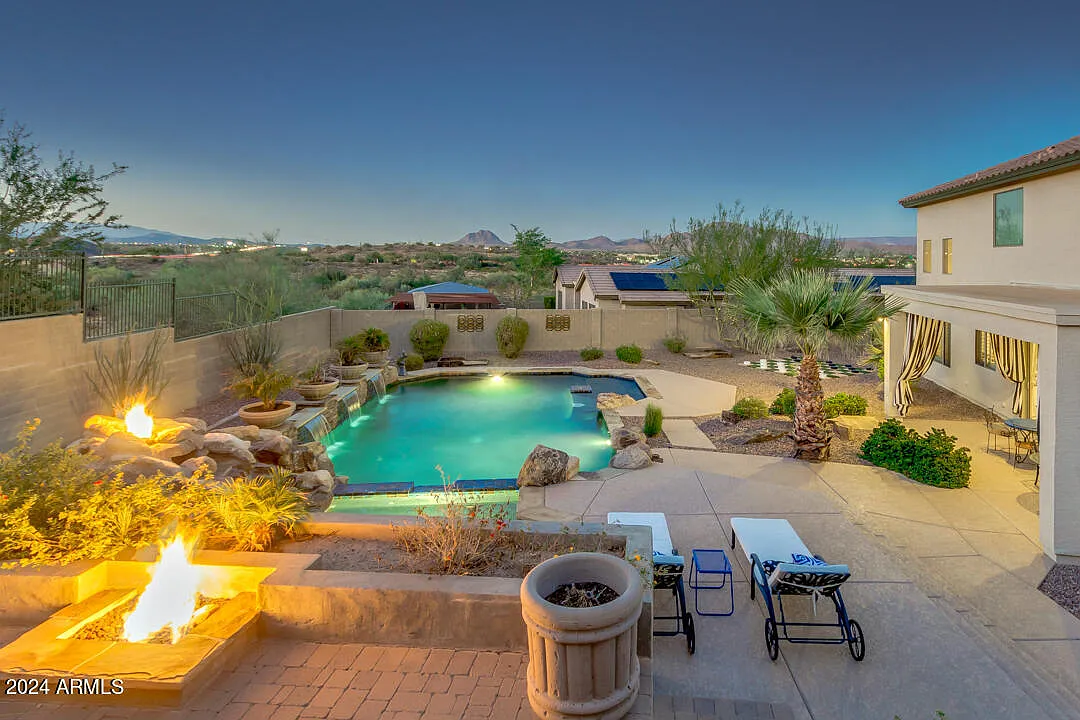 4 bed, 2.5 bath, 3275 sqft, $4,000 — Photo 1