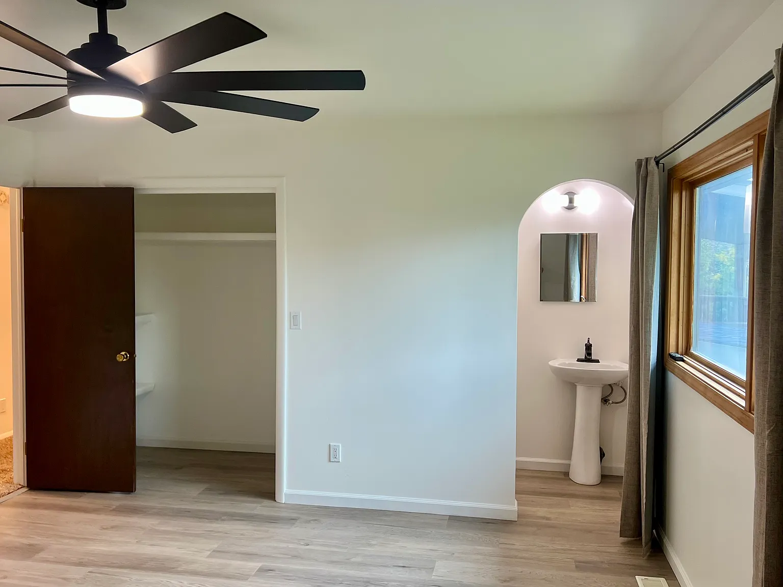 656 Leisure Dr — Photo 4