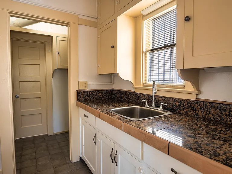 210 E 2nd St #4 — Photo 14