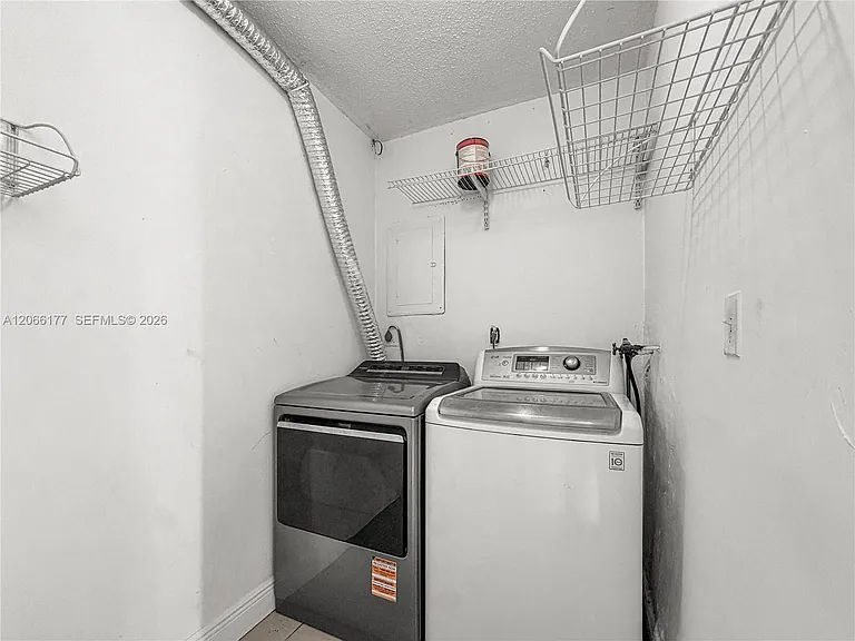 9103 SW 38th St #A — Photo 8
