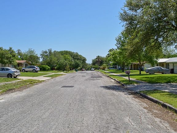 5th image of 426 Shannon Lee St