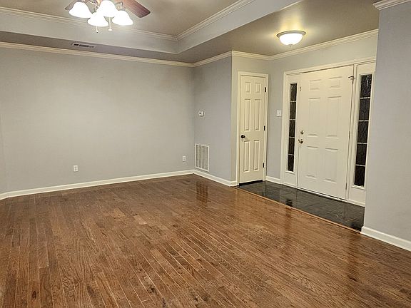 5th image of 128 Plumdale Dr