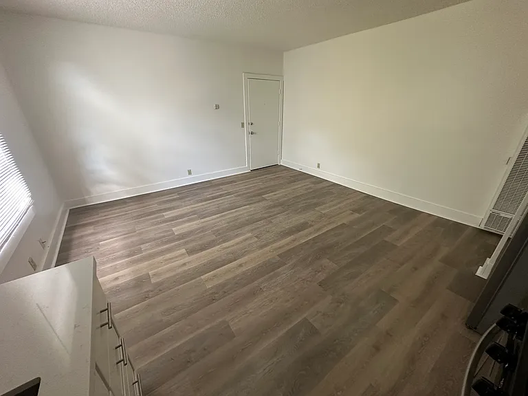 1511 Bath St #4 — Photo 3