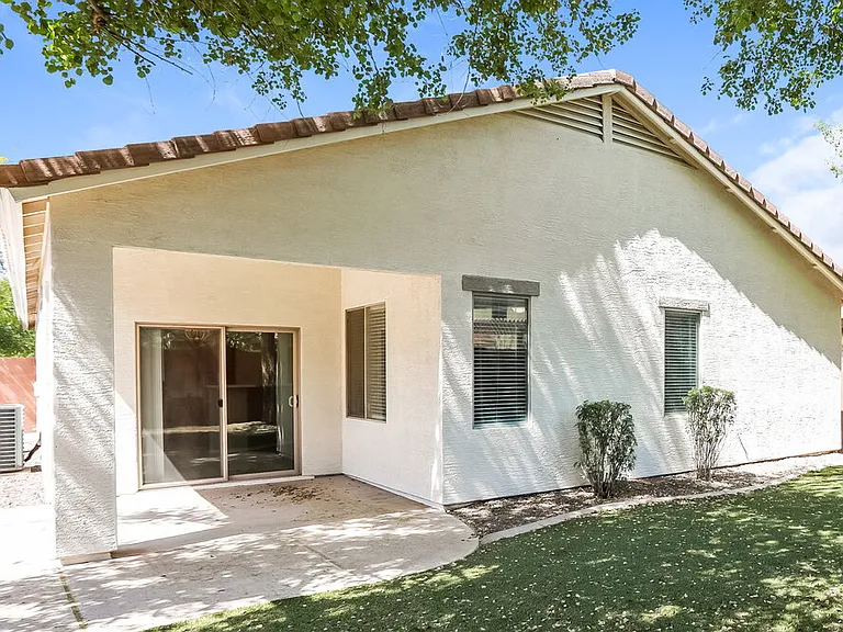 4101 S Vineyard Ave — Photo 16