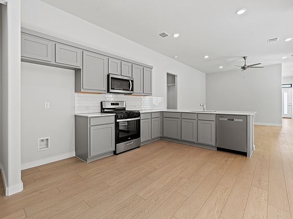 5th image of 106 Travine Dr