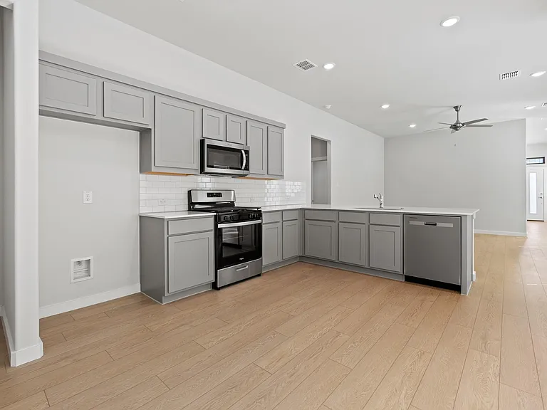 106 Travine Dr — Photo 5