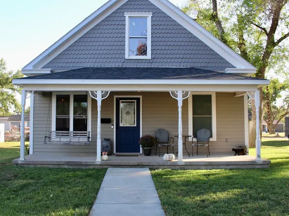 704 Ross St, Ellis, KS 67637