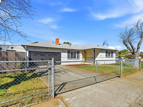 3rd image of 795 Rosewood Ave