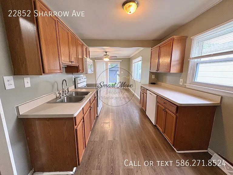 22852 Sharrow Ave — Photo 6