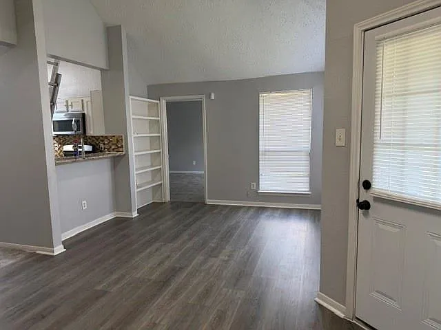 7722 Valera Ln — Photo 3