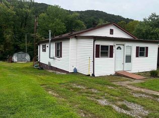 552 Front St, Wayne, WV 25570