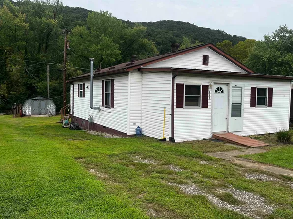 552 Front St, Wayne, WV 25570