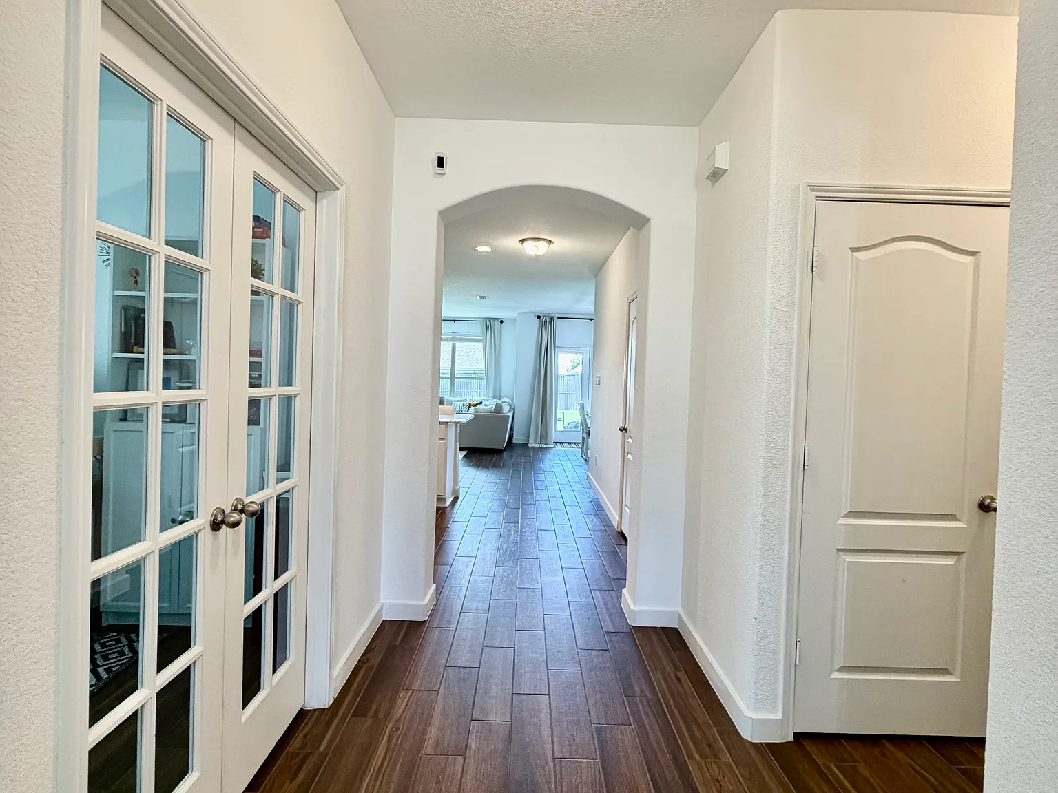 4 bed, 1924 sqft, $2,500 — Photo 2