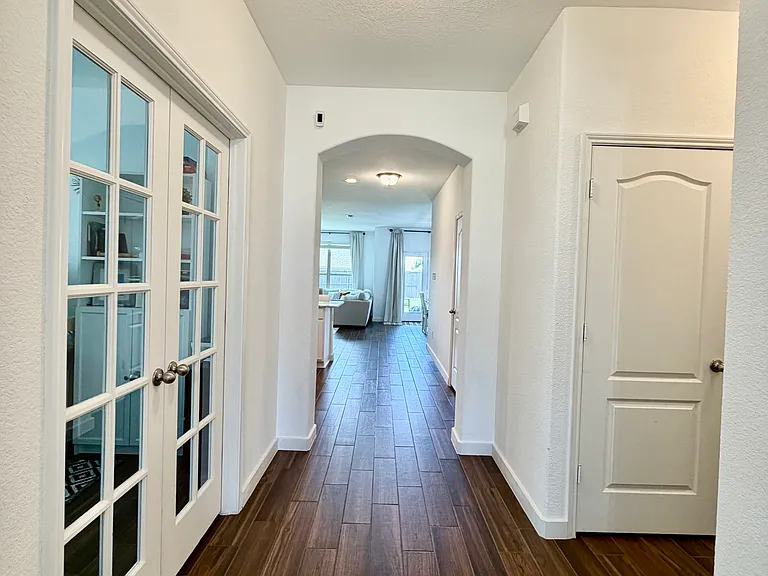 1812 Alton Way — Photo 2