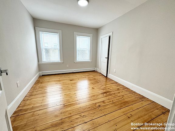 3rd image of 57 Burrell St Floor 1