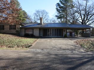 216 S Holcomb St, Mineral Springs, AR 71851