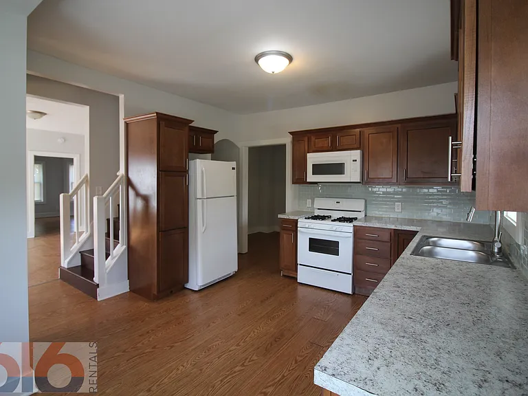 858 Dayton St SW — Photo 5