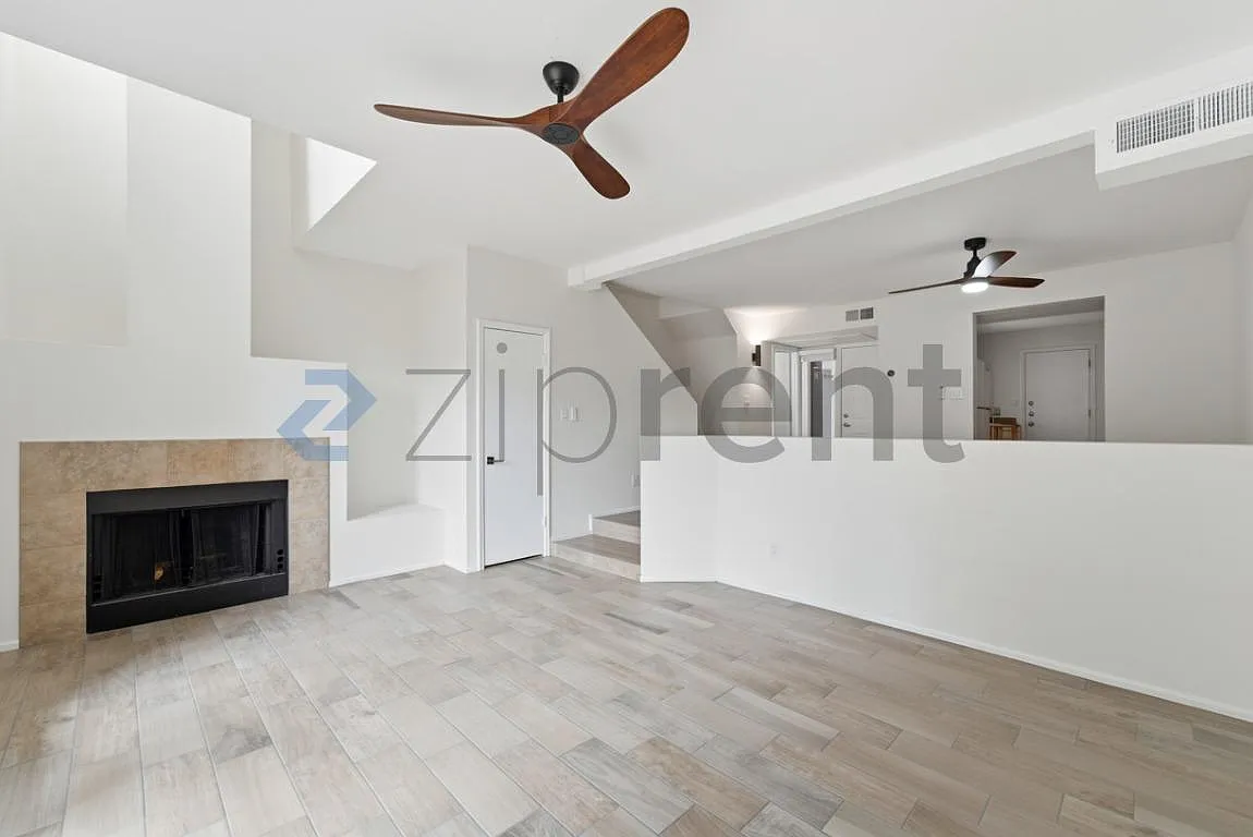 Venetian Condominium — Photo 1